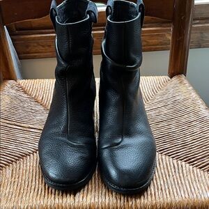 Tsubo Black Leather Pull-On Ankle Boots